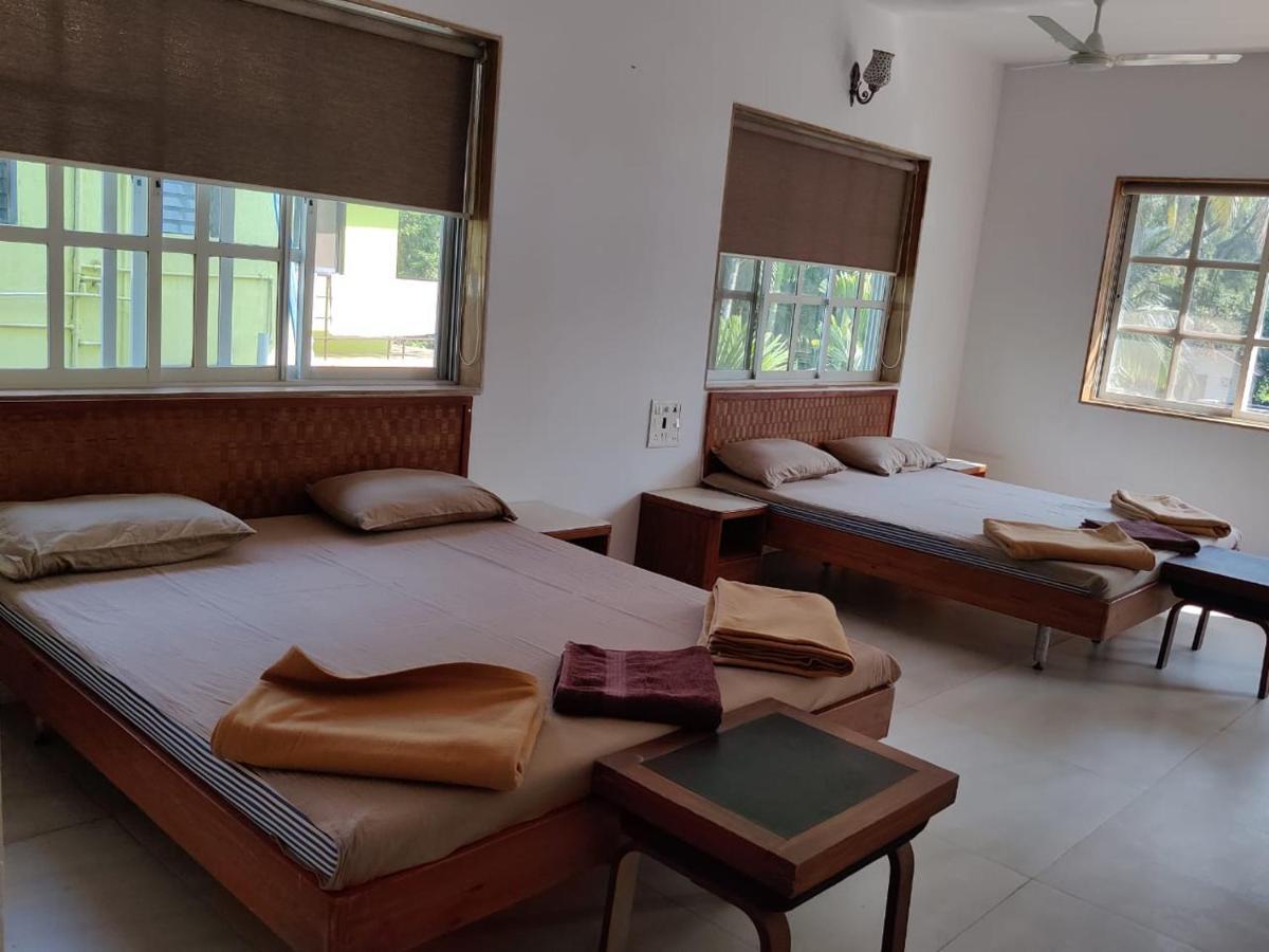 White House Beach Resort, Nagaon 외부 사진