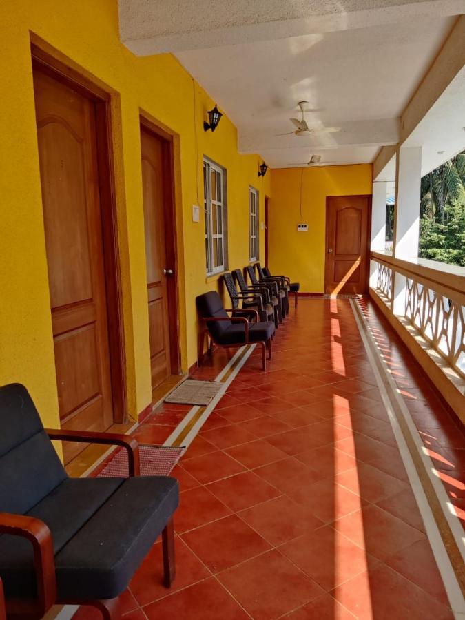 White House Beach Resort, Nagaon 외부 사진