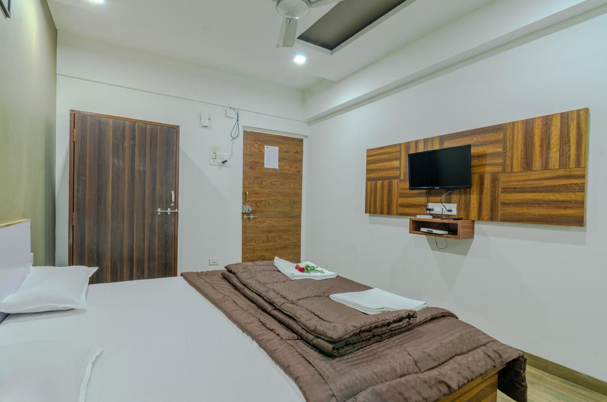 White House Beach Resort, Nagaon 외부 사진
