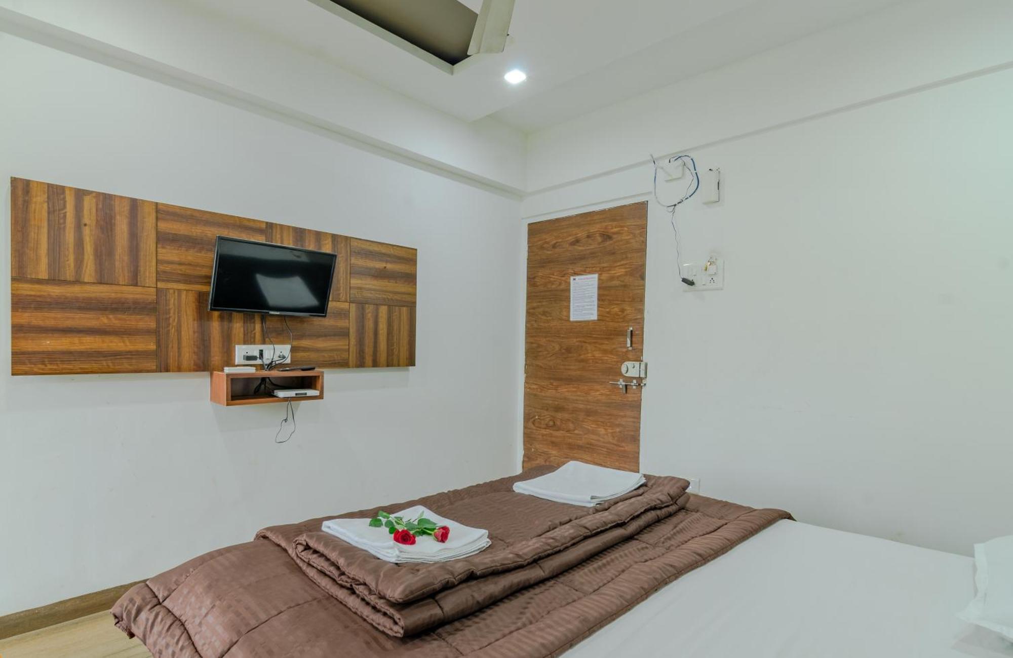 White House Beach Resort, Nagaon 외부 사진