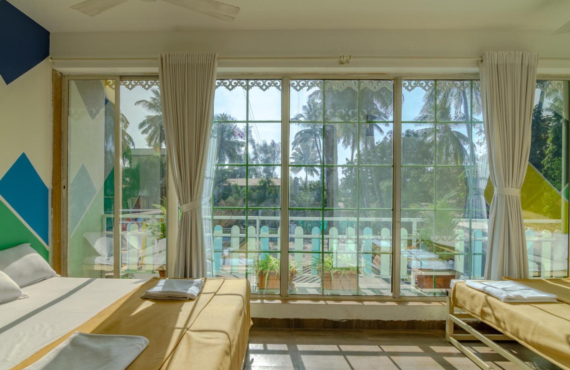 White House Beach Resort, Nagaon 외부 사진