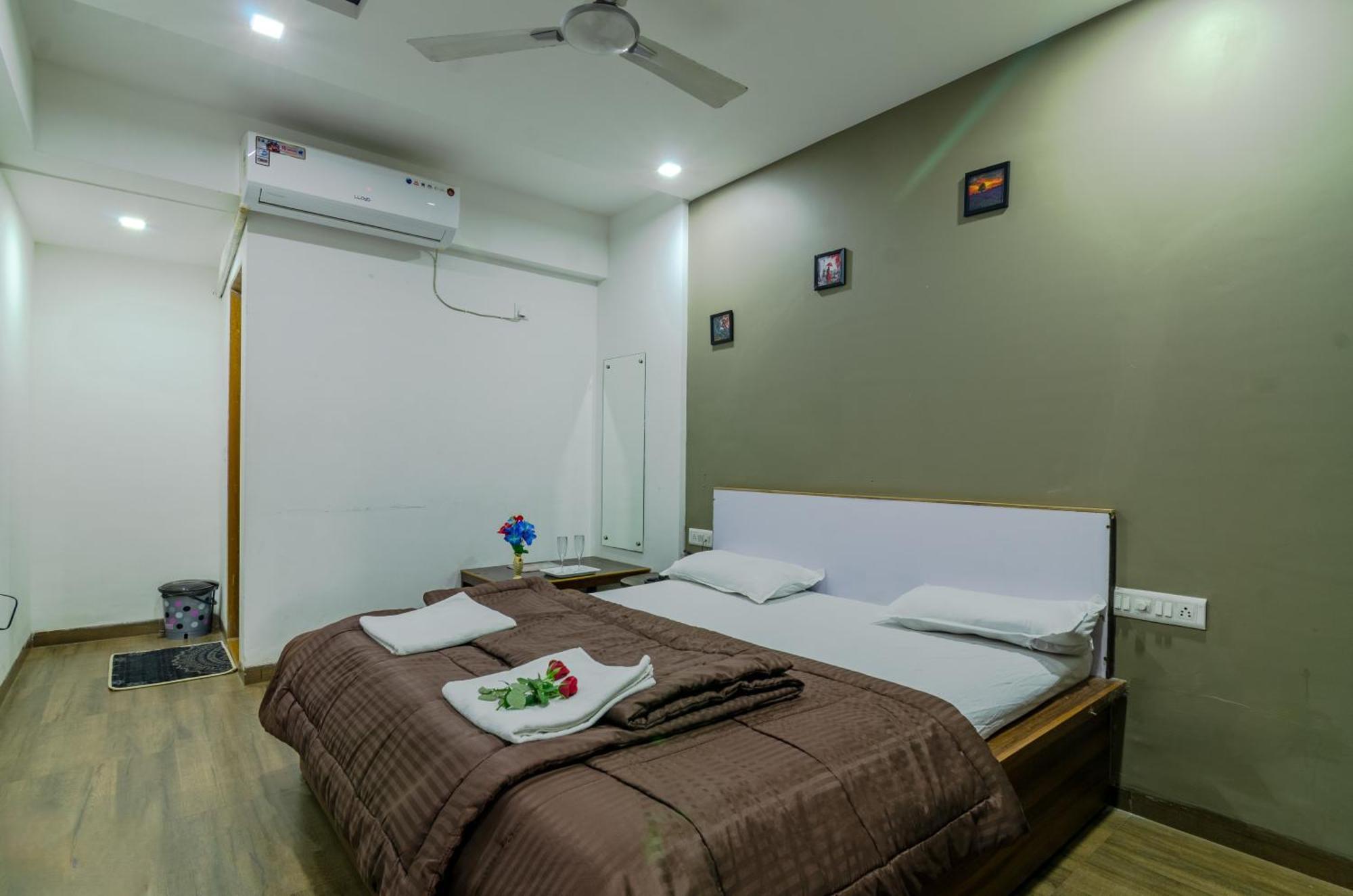 White House Beach Resort, Nagaon 외부 사진