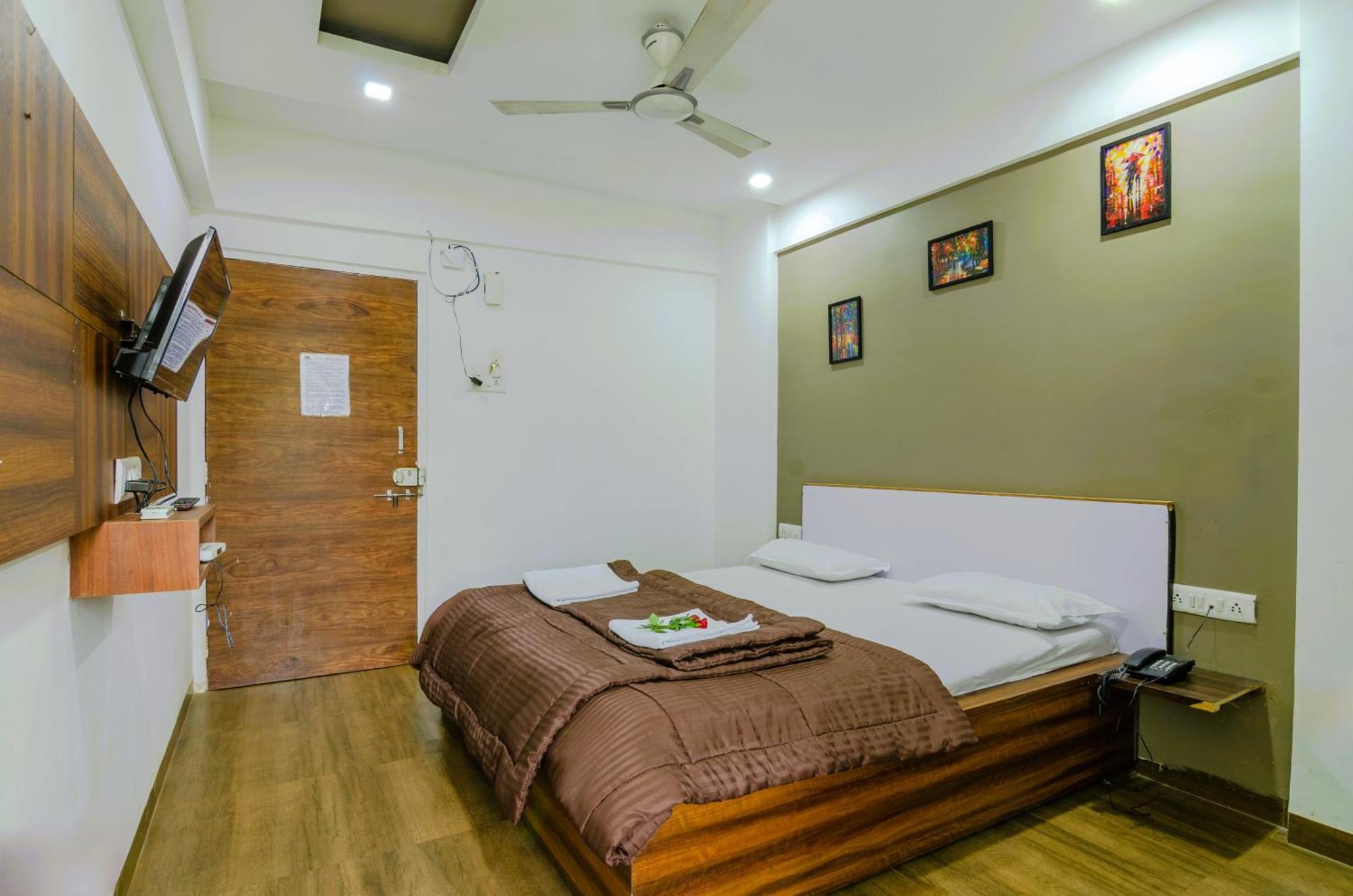 White House Beach Resort, Nagaon 외부 사진