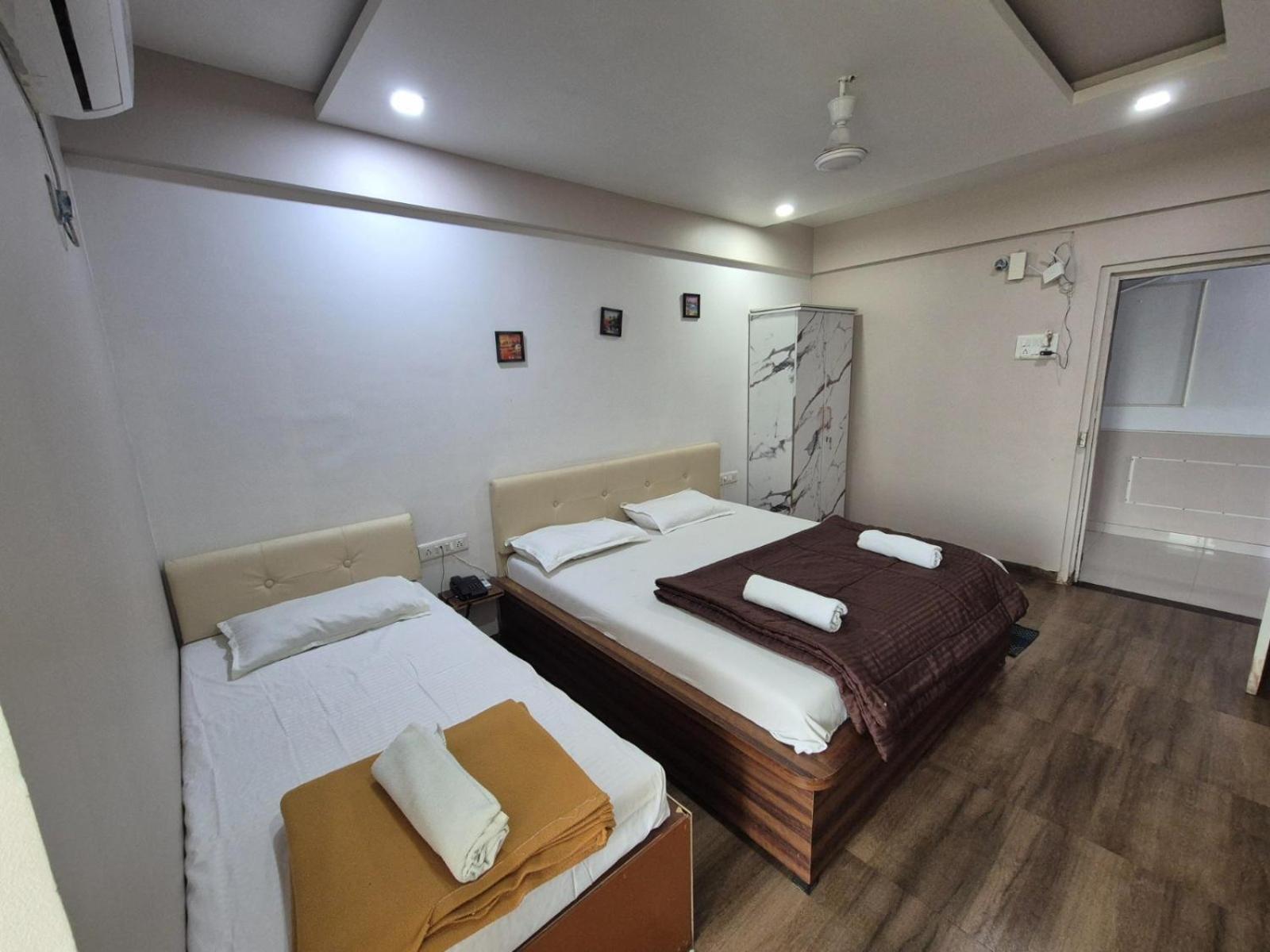 White House Beach Resort, Nagaon 외부 사진