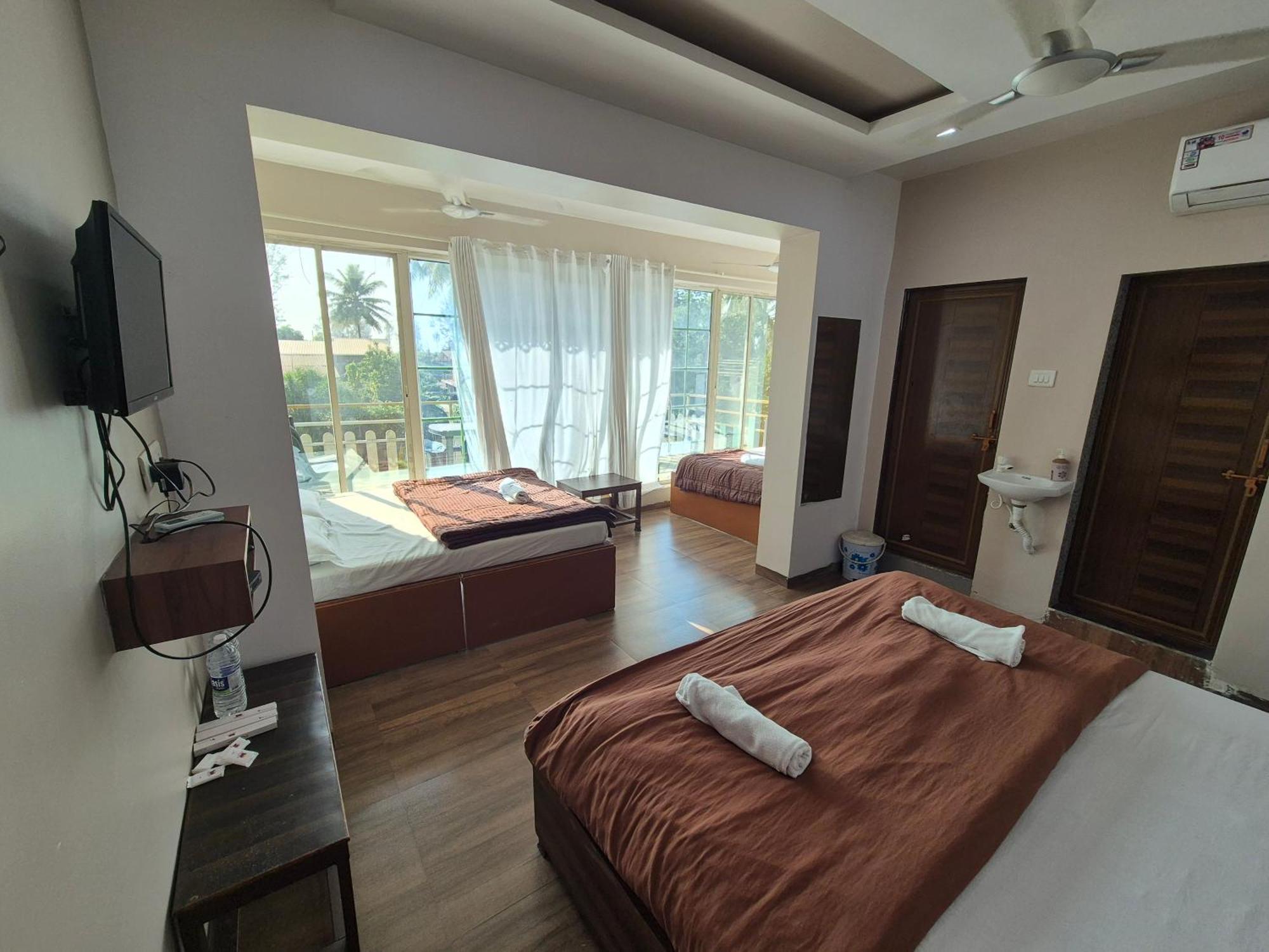 White House Beach Resort, Nagaon 외부 사진