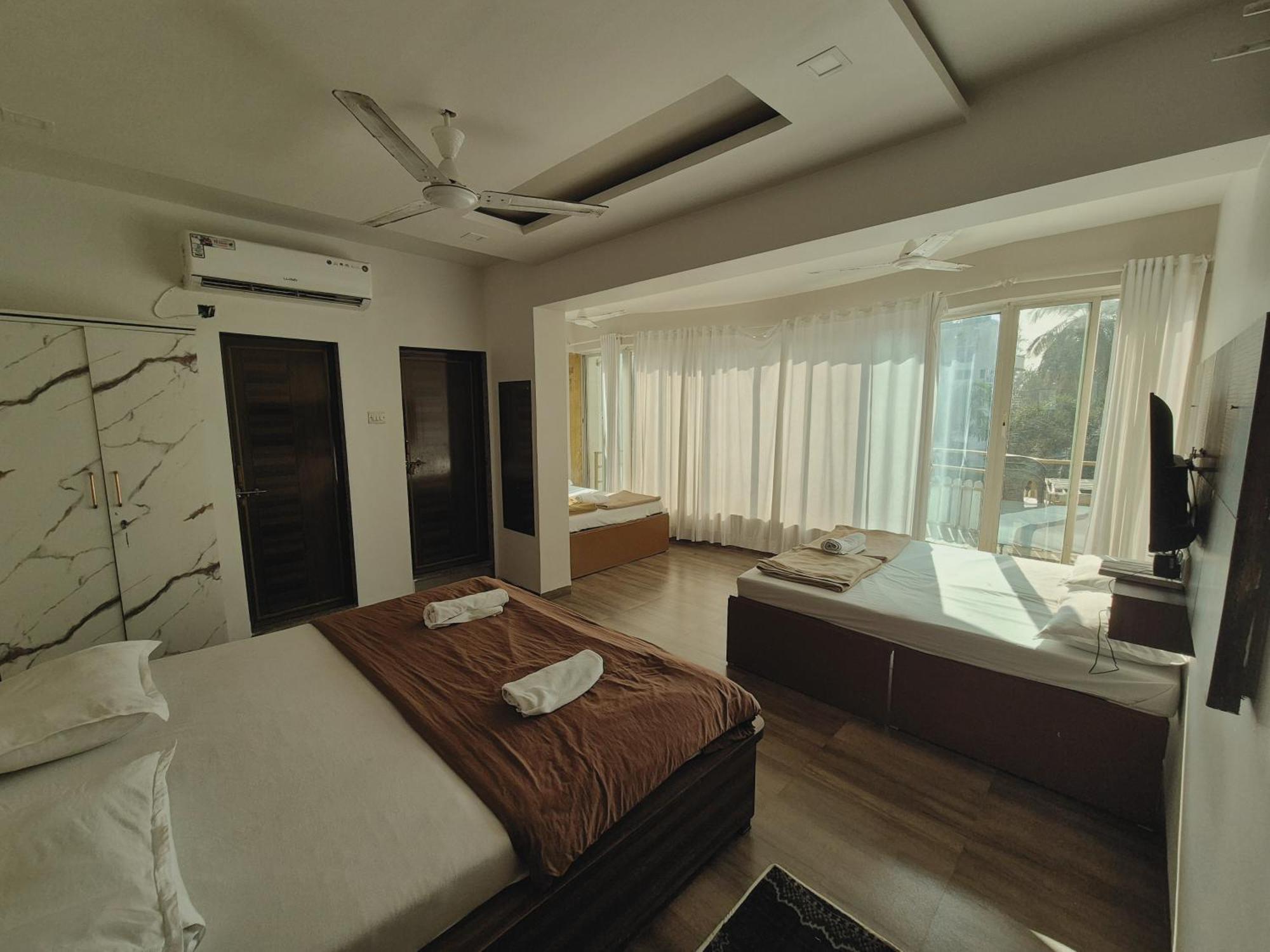 White House Beach Resort, Nagaon 외부 사진